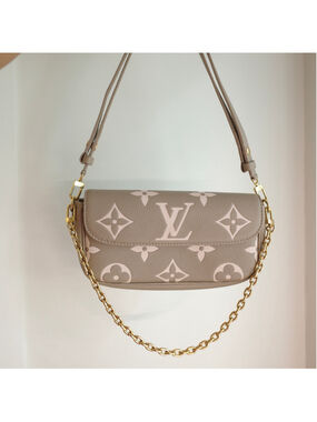 LOUIS VUITTON Wallet on Chain Ivy WOC Empreinte Bicolor Turtledove